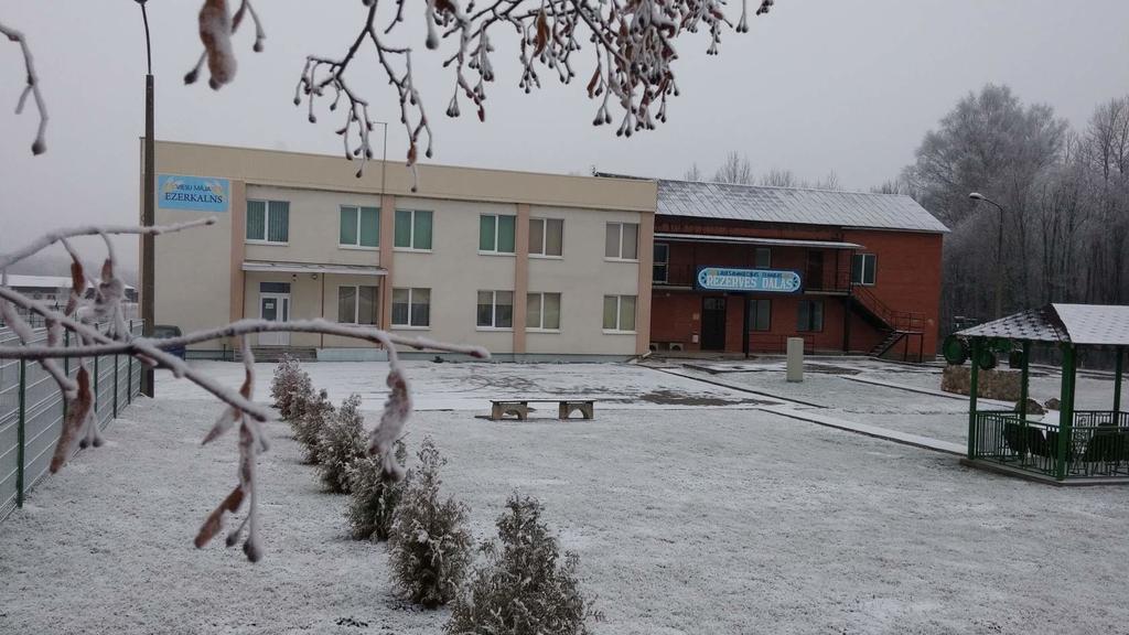 Viesu Maja Ezerkalns Hotel Kraslava Exterior photo