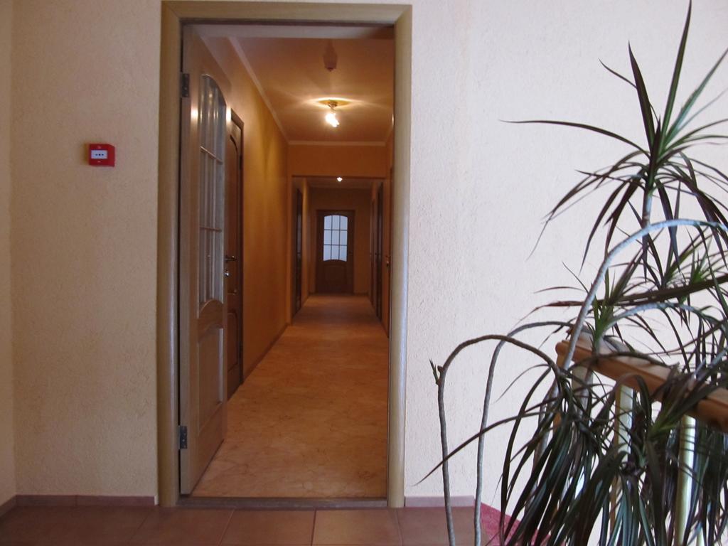 Viesu Maja Ezerkalns Hotel Kraslava Exterior photo