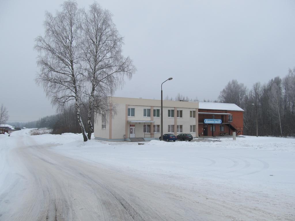 Viesu Maja Ezerkalns Hotel Kraslava Exterior photo