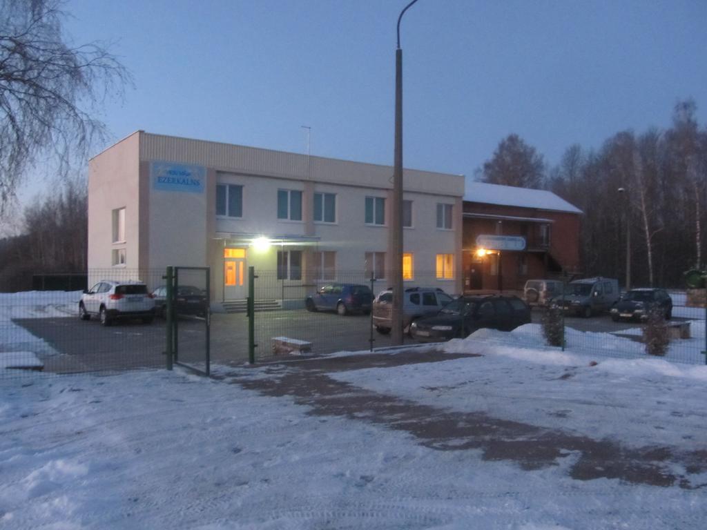 Viesu Maja Ezerkalns Hotel Kraslava Exterior photo