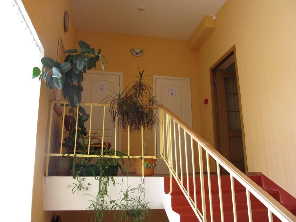Viesu Maja Ezerkalns Hotel Kraslava Exterior photo